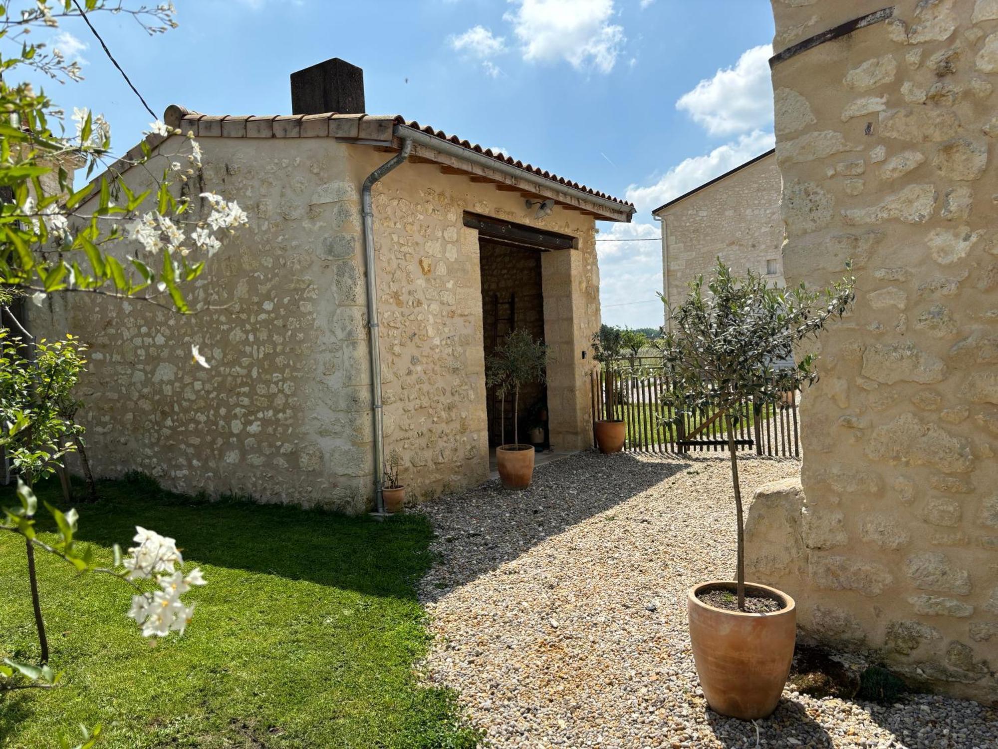 Chateau La Fon Du Berger Saint-Sauveur  Екстериор снимка